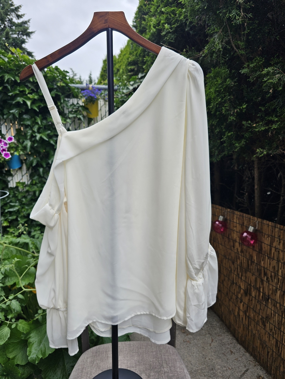 torrid Cream One-Shoulder Blouse - Picture 3 of 5